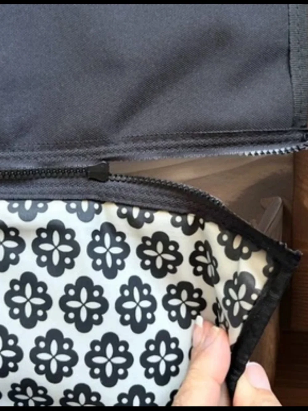 POTTERY BARN KIDS/ SKIP HOP Black White Portable Baby Diaper Changing Pad Handle